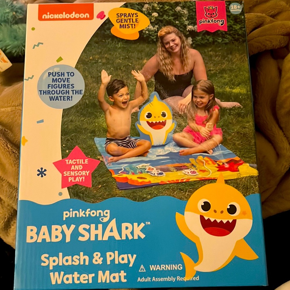 Baby Shark splash & play Water Mat sprays gentle mist!
